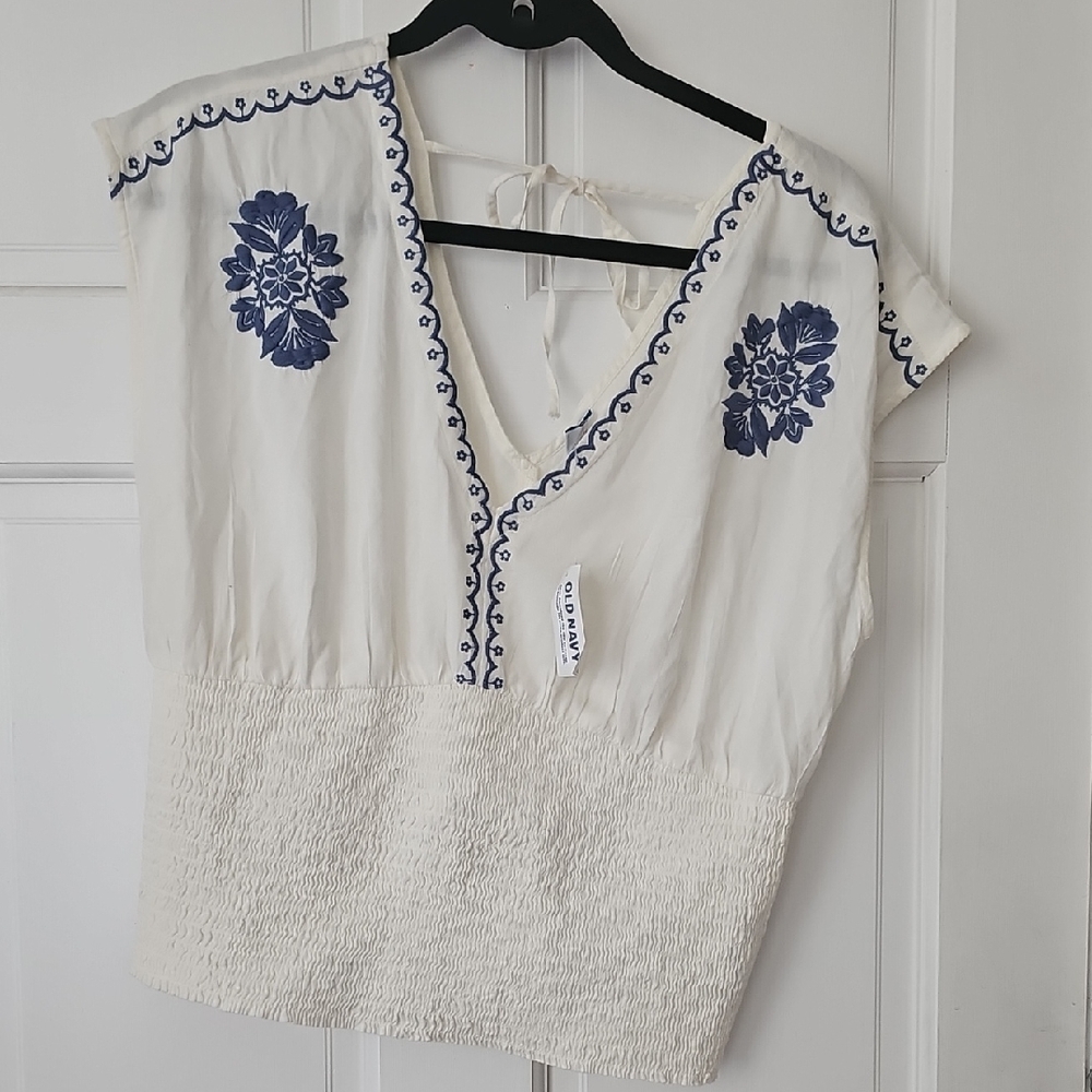 Size Large Old Navy White and Blue Smocked Cap Sleeve Blouse